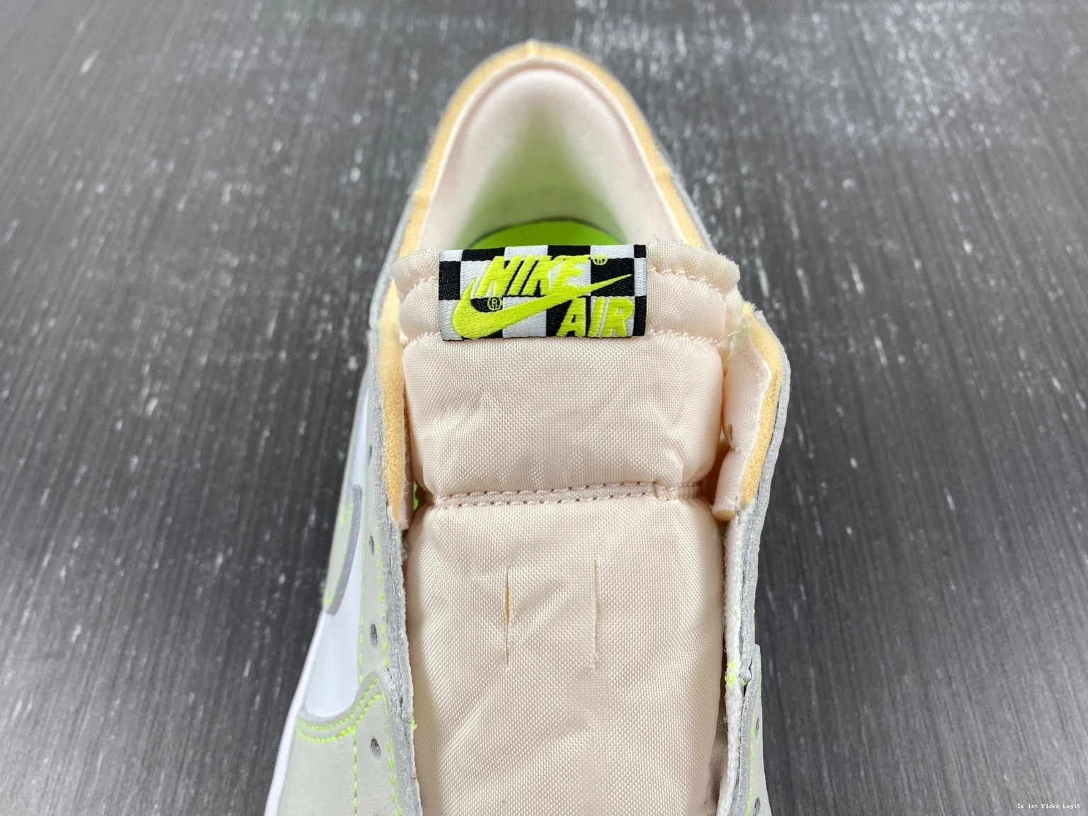  DM7837-103 Retro 1 Low Jordan Green Black White Ghost 1126